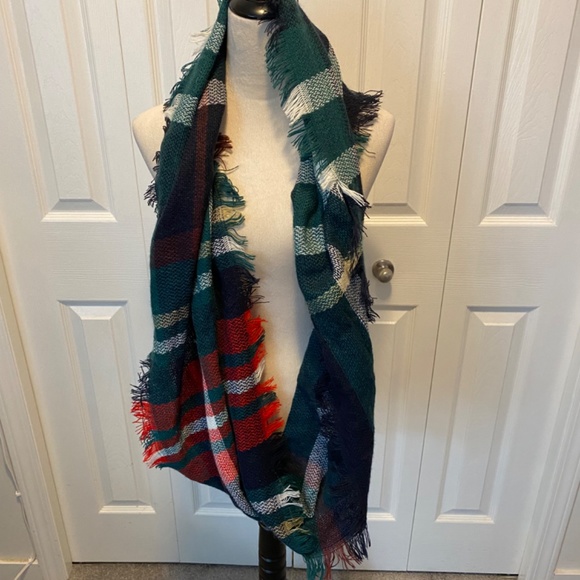 Women’s Kismet infinity scarf - Picture 3 of 5